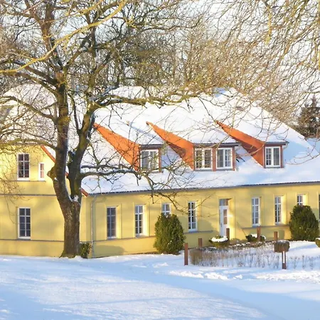 Apartamento Gut Rattelvitz, Parterre B Mitte *